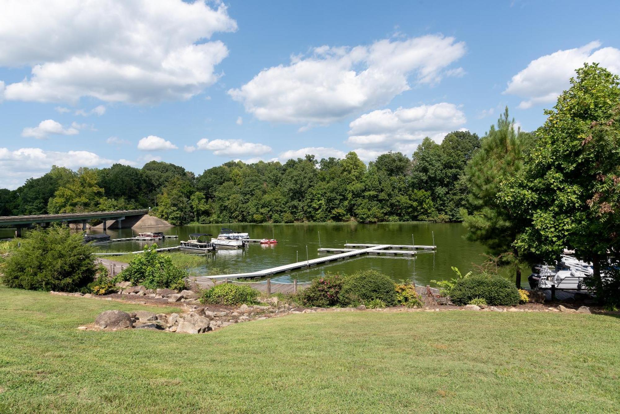 Boardwalk Hotel On Lake Anna By Kasa Mineral 外观 照片