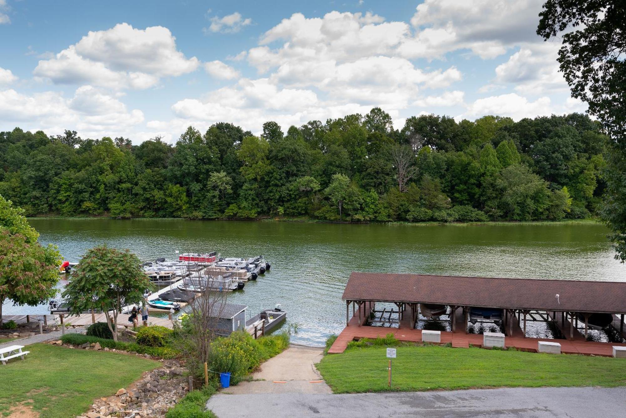 Boardwalk Hotel On Lake Anna By Kasa Mineral 外观 照片